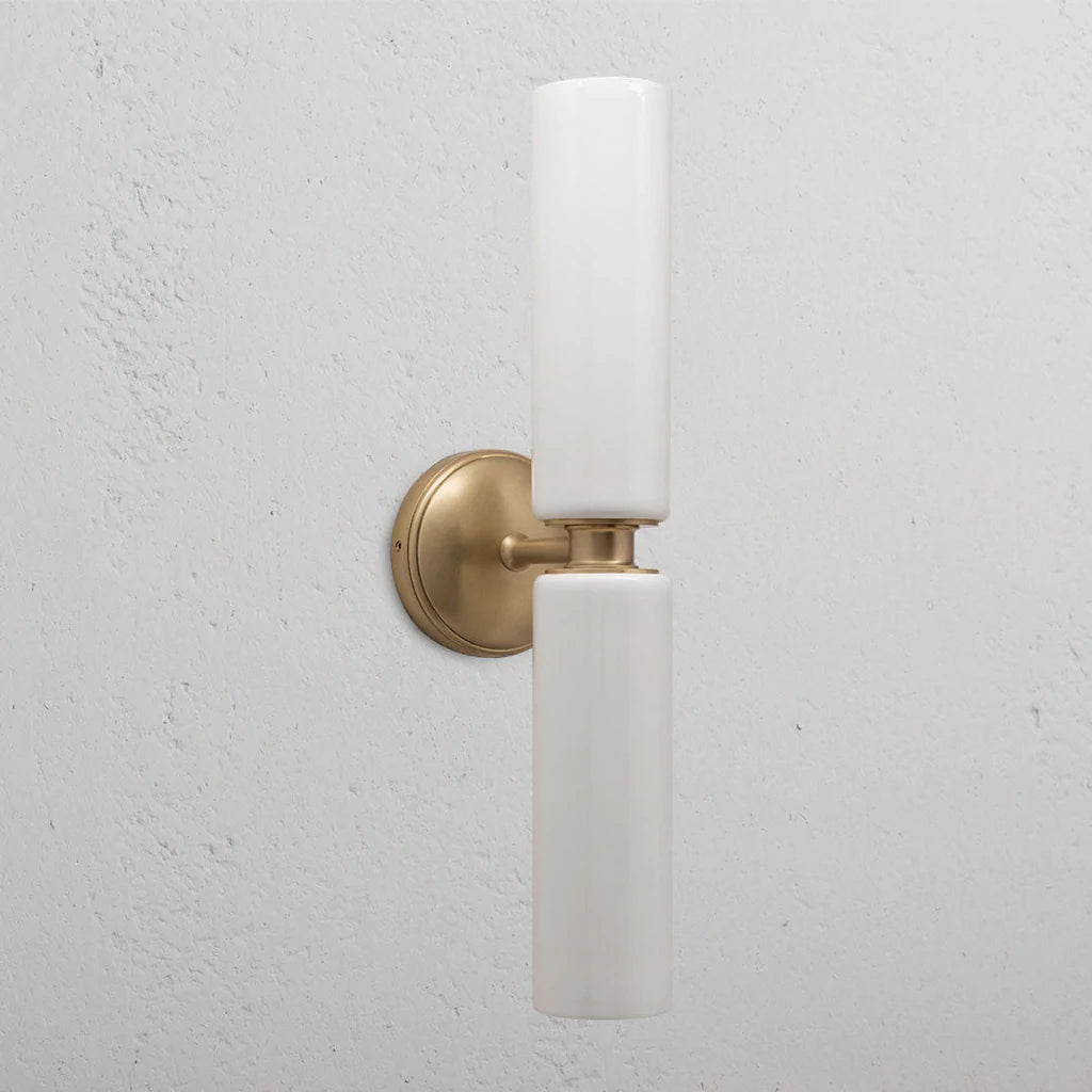 Claremont Medium Vegglampe I Finporselen