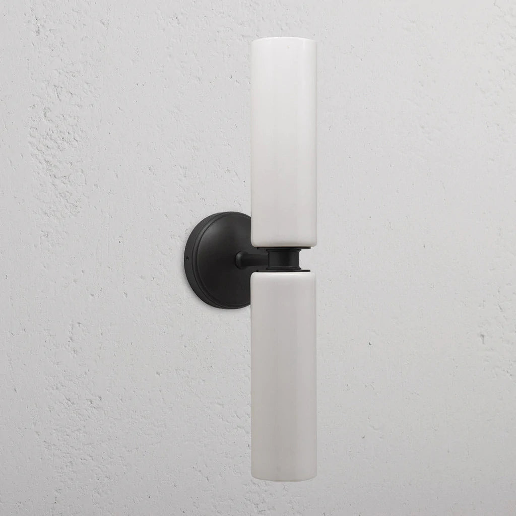 Claremont Medium Vegglampe I Finporselen