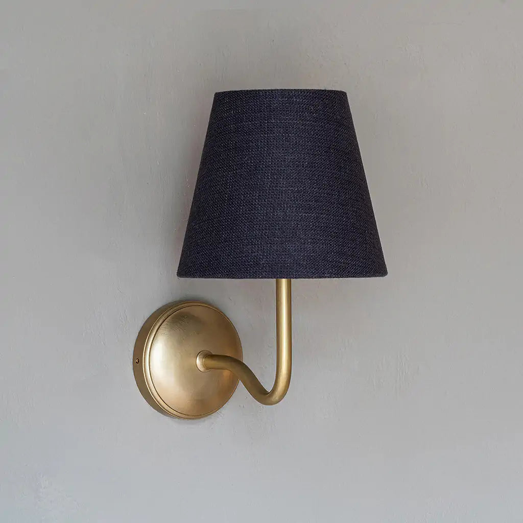 Malvern Medium Vegglampe Basaltgrå