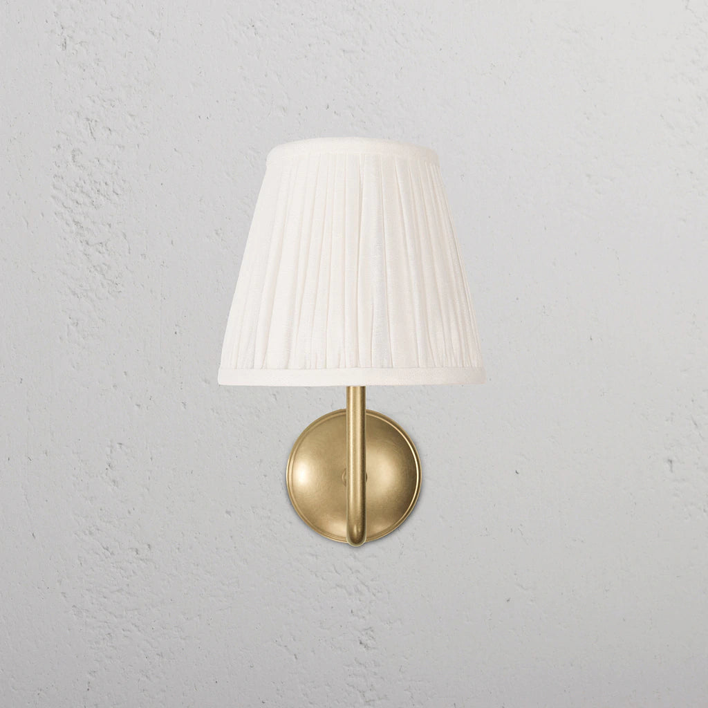 Malvern Medium Vegglampe Plissert Alabast Hvit