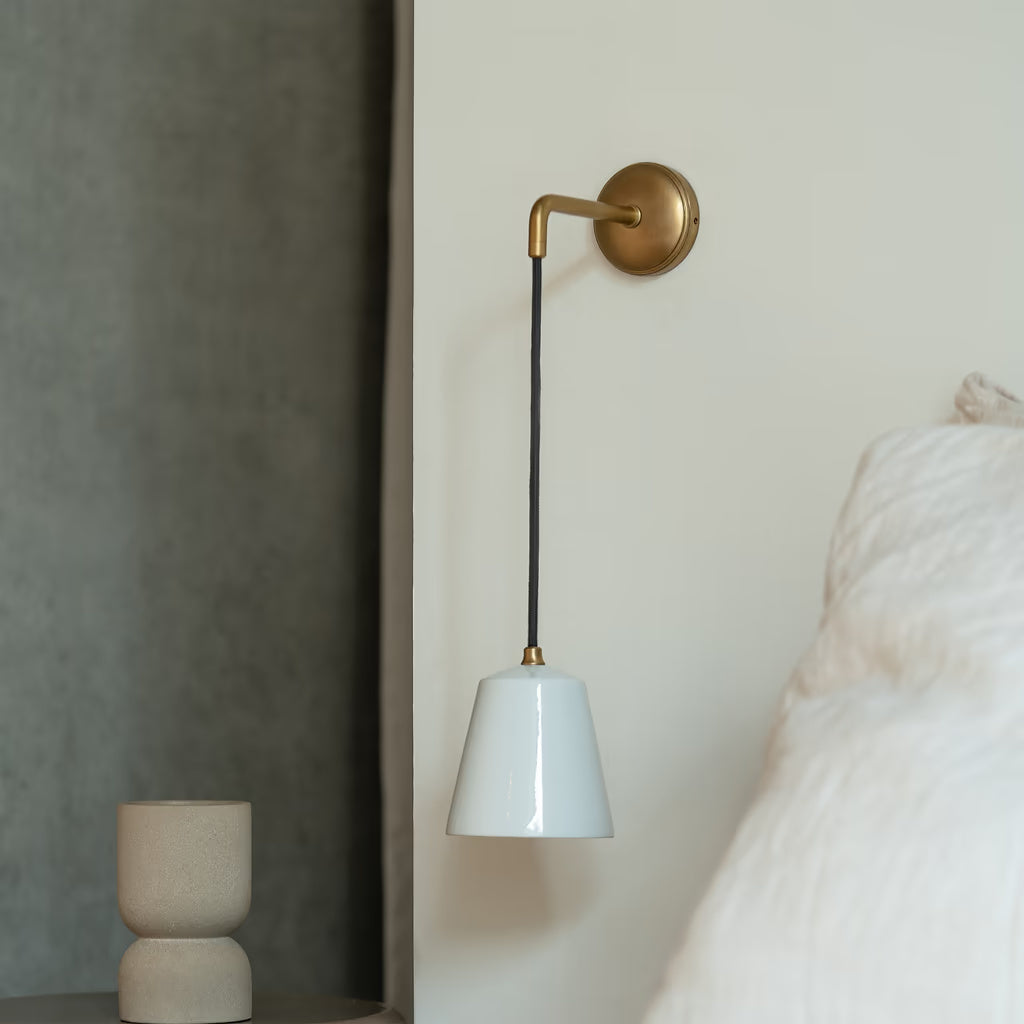 Richmond Liten Hengende Vegglampe I Fin Porselen