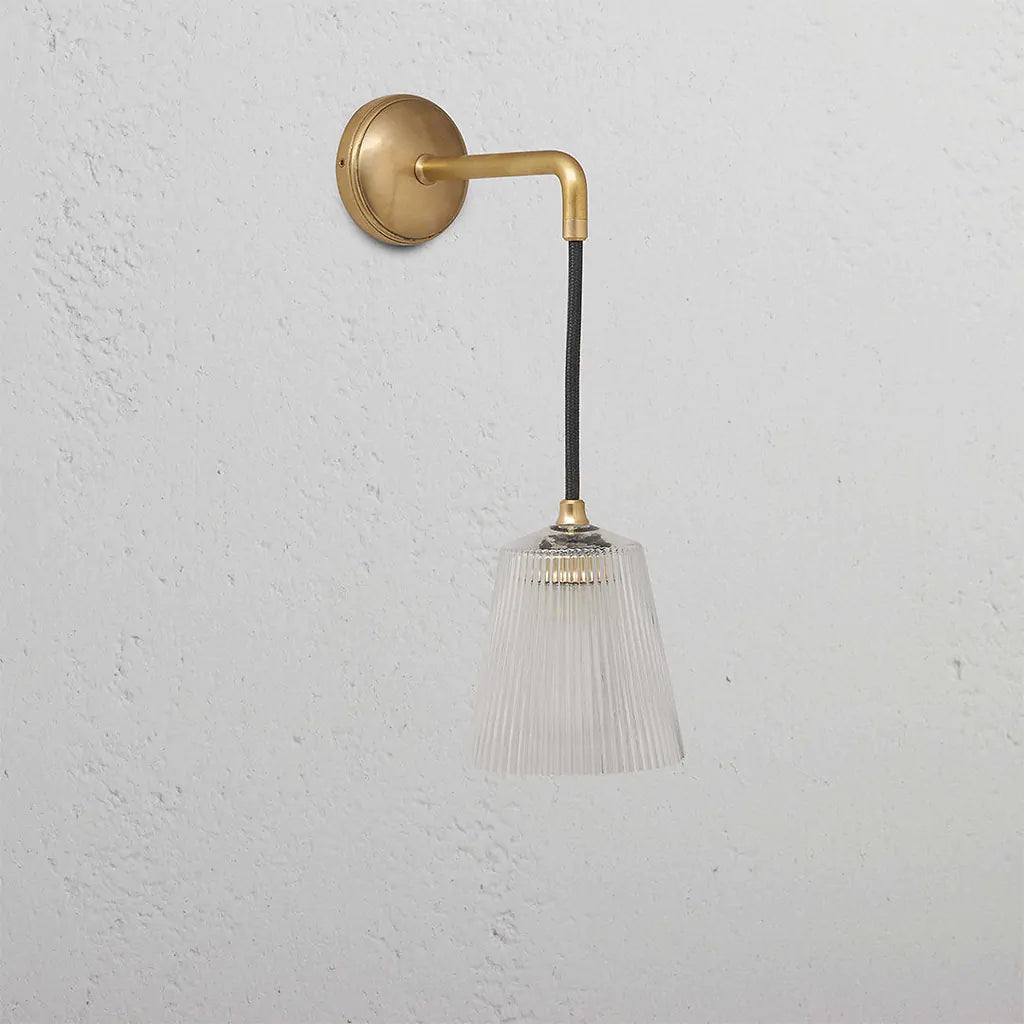 Richmond Liten Hengende Vegglampe Med Rillet Glass