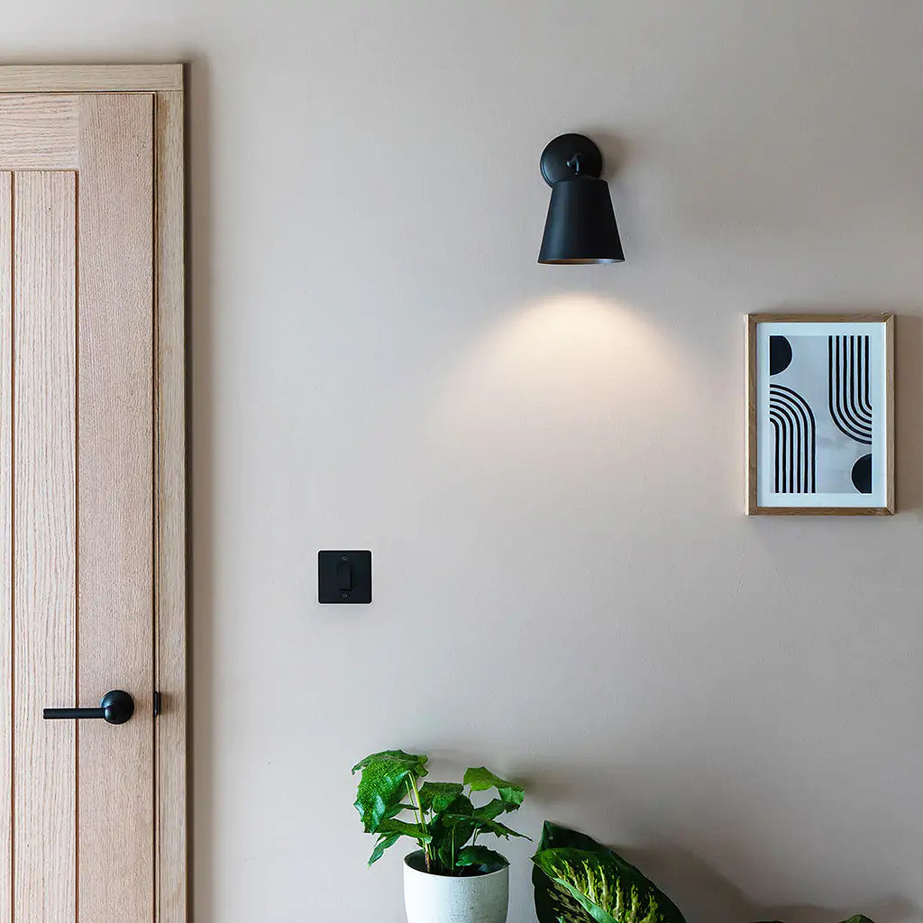 Richmond Medium Vegglampe