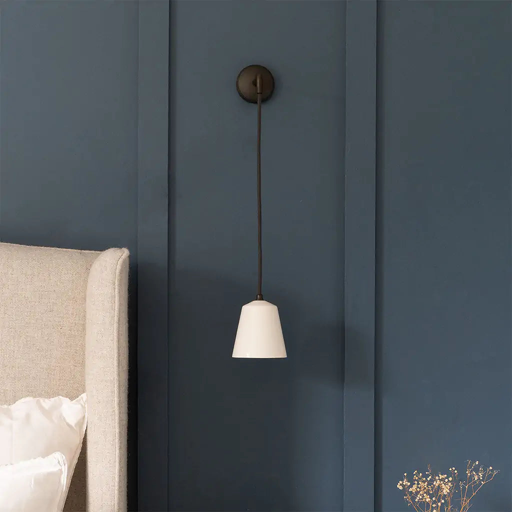 Richmond Liten Hengende Vegglampe I Fin Porselen