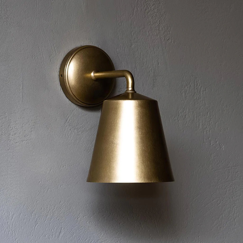 Richmond Medium Vegglampe